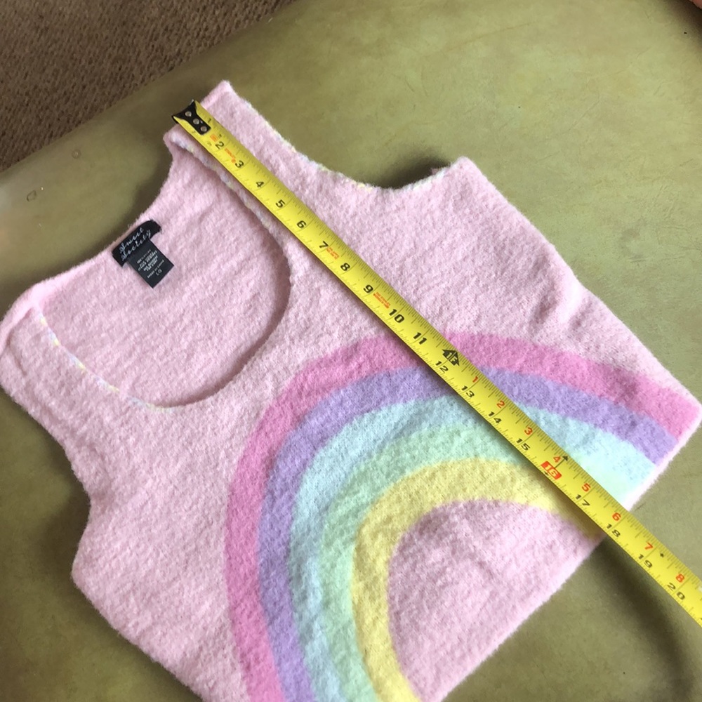 Rainbow 🌈 fluff tank - Picture 5 of 8
